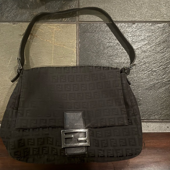 Vintage canvas Fendi shoulder bag. - Picture 1 of 6